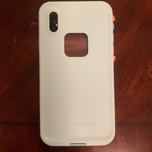 iPhone X/XS Lifeproof Case - Picture 4 of 8